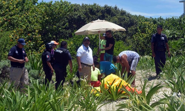 Mueren dos personas al caer de paracaídas que no abrió
