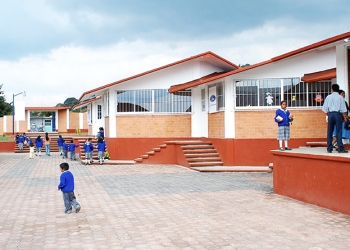 Diputados de Morena proponen prohibir reguetón y narcocorridos en escuelas de Sinaloa