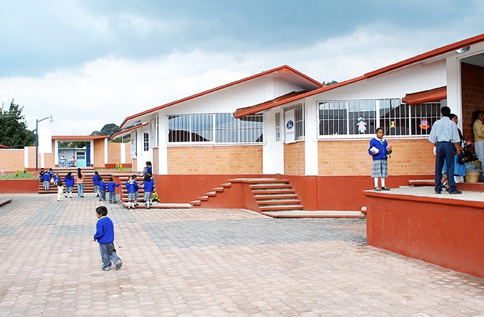 Diputados de Morena proponen prohibir reguetón y narcocorridos en escuelas de Sinaloa
