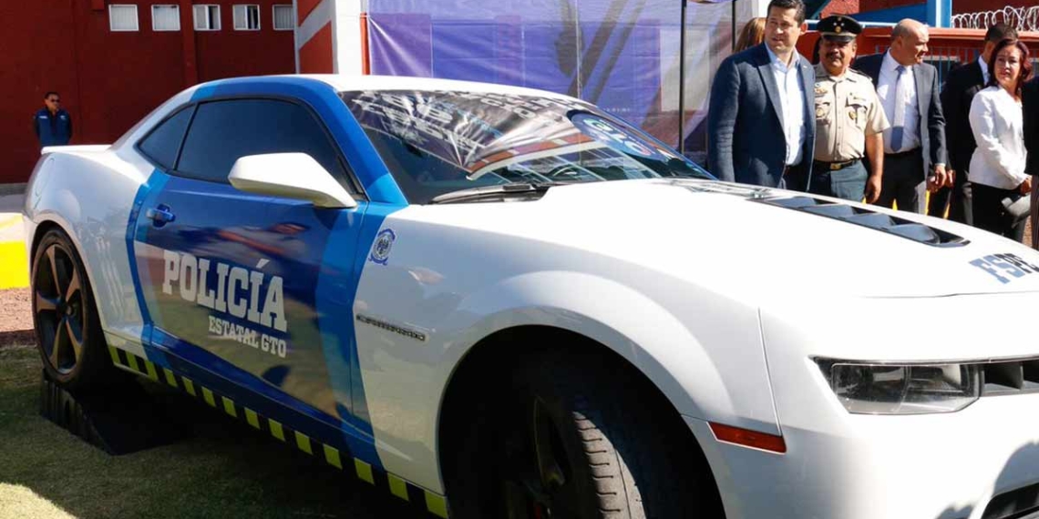 Mustangs, camaros, corvettes… las nuevas patrullas en Guanajuato