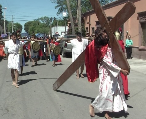 Viacrucis viviente en Piedras Negras