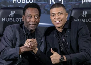 Hospitalizan a Pelé en París tras su encuentro con el futbolista Mbappé