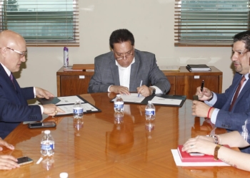 Firman convenio FGE y First Cash