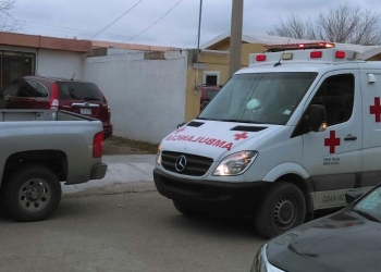 Mujer es arrollada por su camioneta mientras cambiaba la llanta