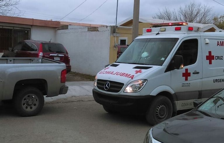 Mujer es arrollada por su camioneta mientras cambiaba la llanta