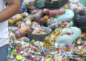 Recolectar taparroscas ayuda a niños Autistas