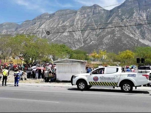 Cae ‘Cristo’ de su cruz durante representación del Viacrucis