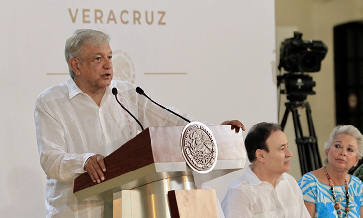 Presidente de México visita municipios de Veracruz