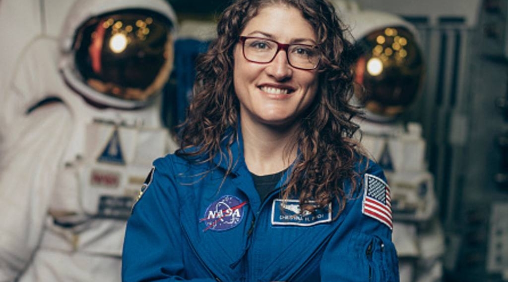 Christina Koch permanecerá en órbita rompiendo récord femenino