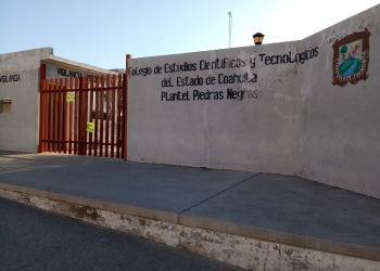 Trabajan bajo protesta maestros del CECyTEC