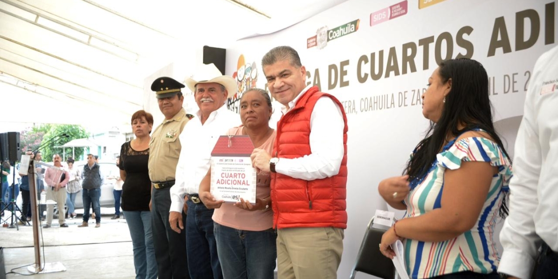 Familias coahuilenses se benefician con el Programa Combate al hacinamiento