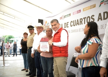 Familias coahuilenses se benefician con el Programa Combate al hacinamiento