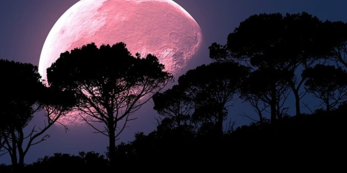 Luna Rosa este Viernes Santo