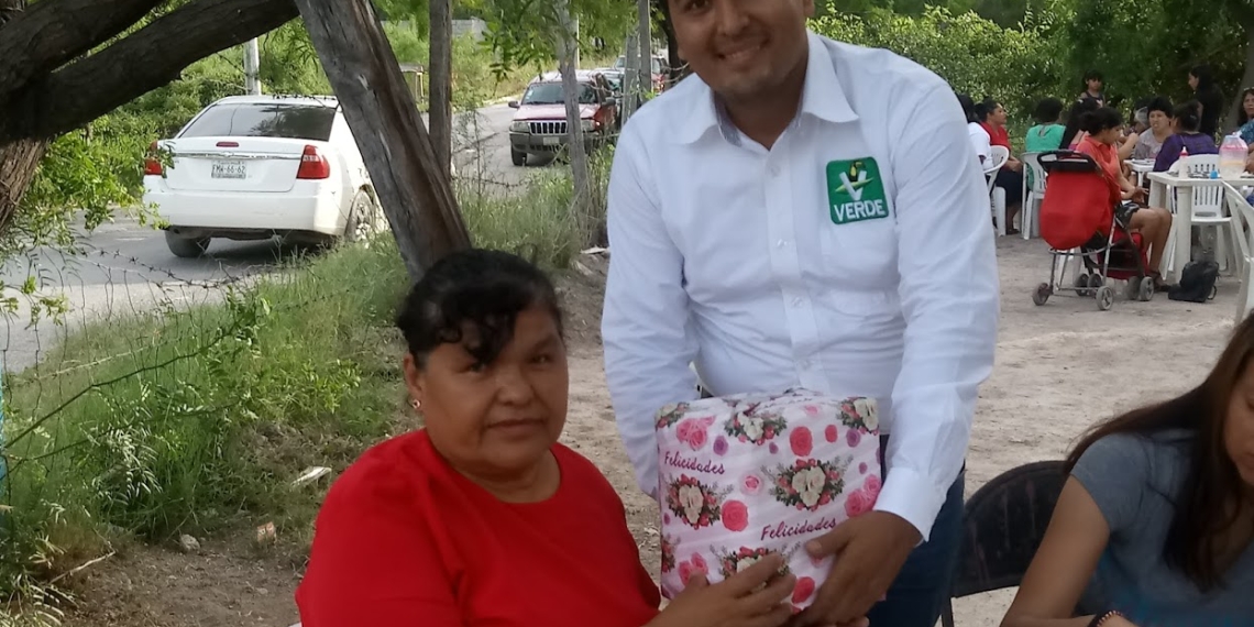 Regidor del Partido Verde celebra a las madres