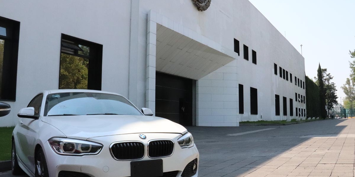 Hay un vocho de $10 mil entre los vehículos de lujo que van a subastar el domingo