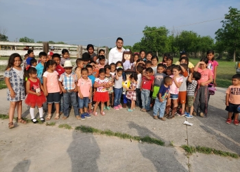 Festejan día del niño en Jiménez