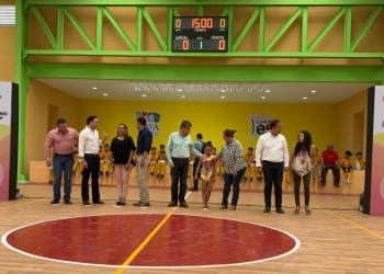 Inauguran gimnasio en Nava