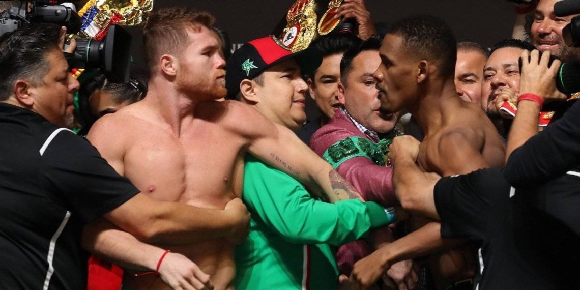Canelo Álvarez y Danaiel Jacobs se calientan en el pesaje