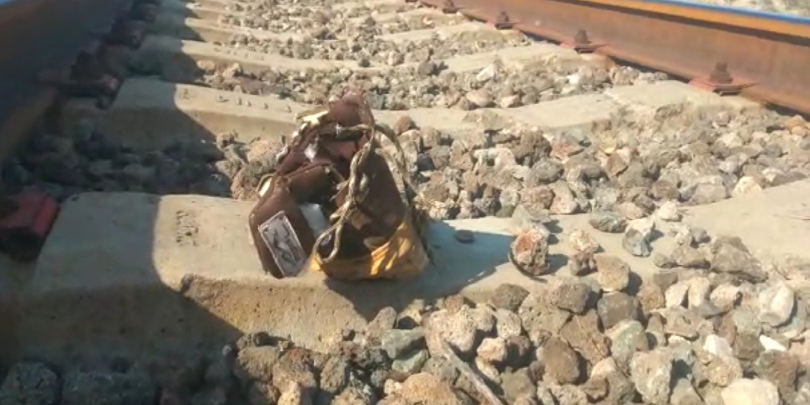 El tren le pasa por encima