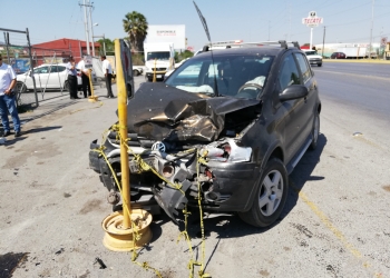 Estrena coche chocando a seis