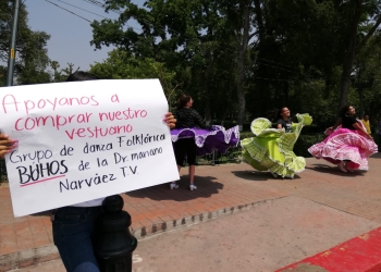 Bailan para completar el vestuario