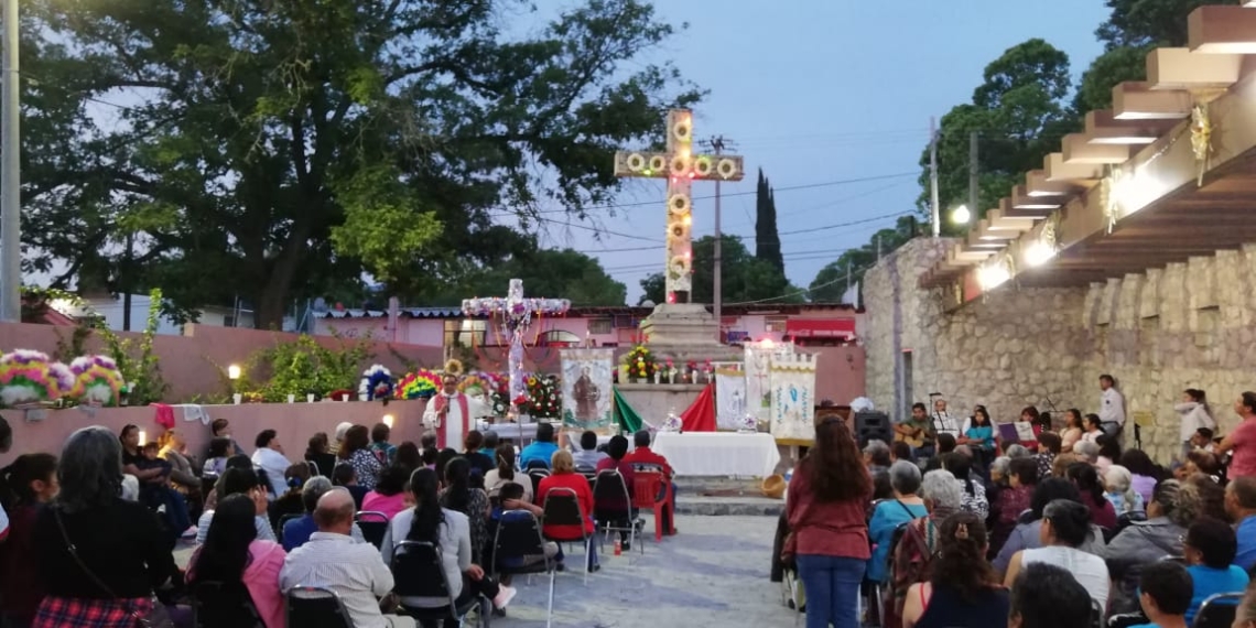 Celebran a la Santa Cruz