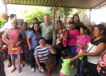 Entregan tarjeta la mera mera en Piedras Negras