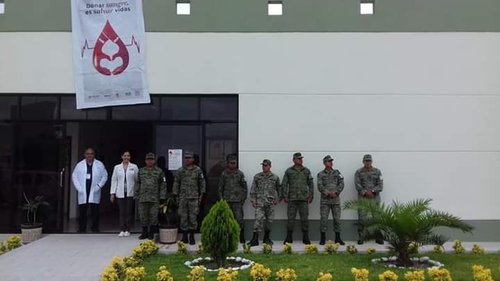 Participan soldados en campaña de donación