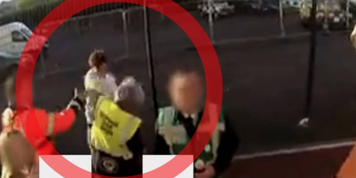 VIDEO: Aficionado ebrio golpea a mujer seguridad