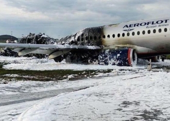 Rayo provoco incendio de avión en Moscú