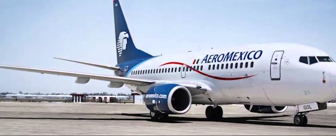 Investigan aerolínea por retraso de vuelo