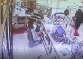 VIDEO: Asaltan, arrodillan y asesinan por la espalda a menor