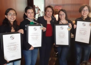 Reconocen participación de estudiantes en Olimpiada Europea