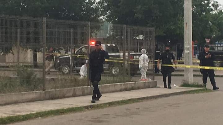 Rafaguean Fiscalía en Rosita; dejan 5 cadáveres en camioneta abandonada