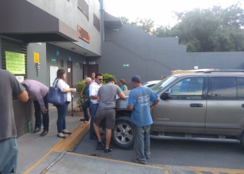 Acuden más de 25 afectados por gasolina a Profeco