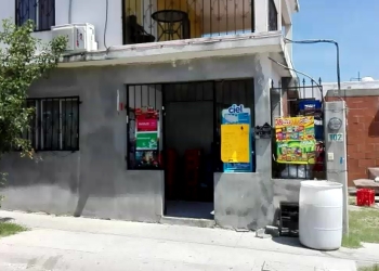 Encapuchado asalta tienda de abarrotes