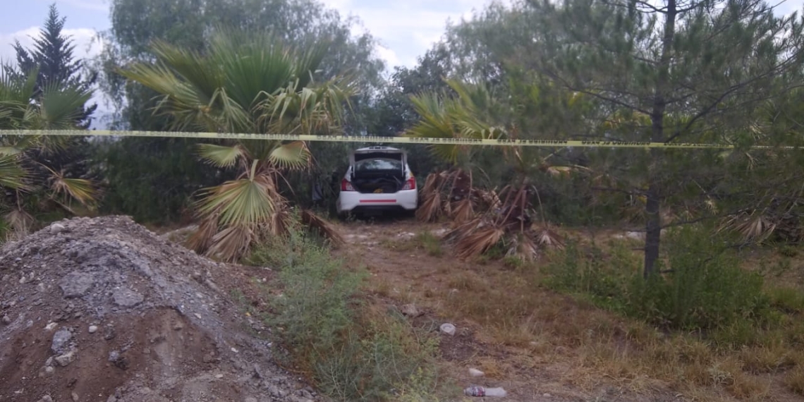 Muerto y encajuelado en el taxi