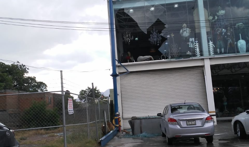 Fuerte lluvia azota a Saltillo