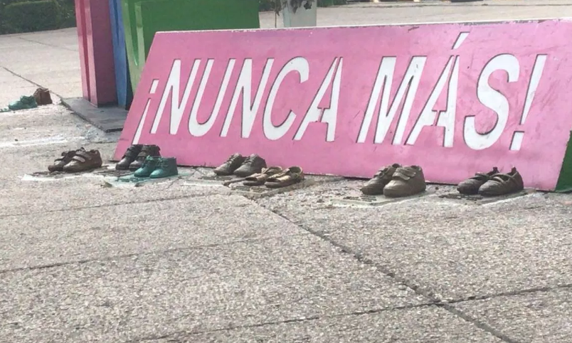 Roban zapatitos de bronce de anti monumento a víctimas de la Guardería ABC