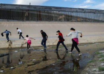 Encuentran muertos a una mujer, un niño y dos bebés cerca del río Bravo