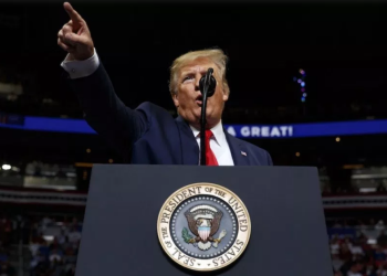 Trump se compromete a curar el cáncer, erradicar el sida y llegar a Marte si votan por él