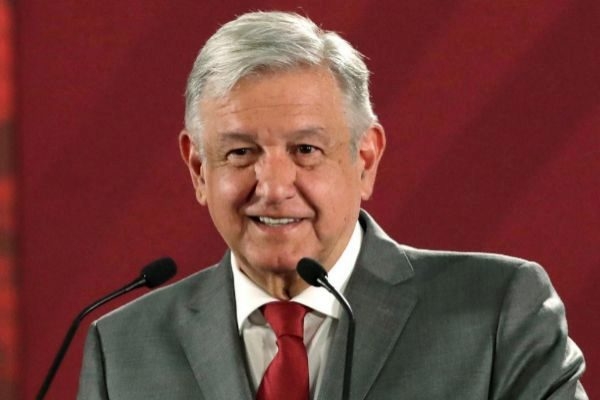 Presidente de México firma memorándum contra el nepotismo