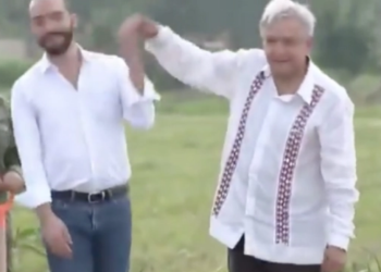 Presidente de El Salvador llama “cabecita de algodón” a AMLO; se burla de golpe recibido en Chiapas