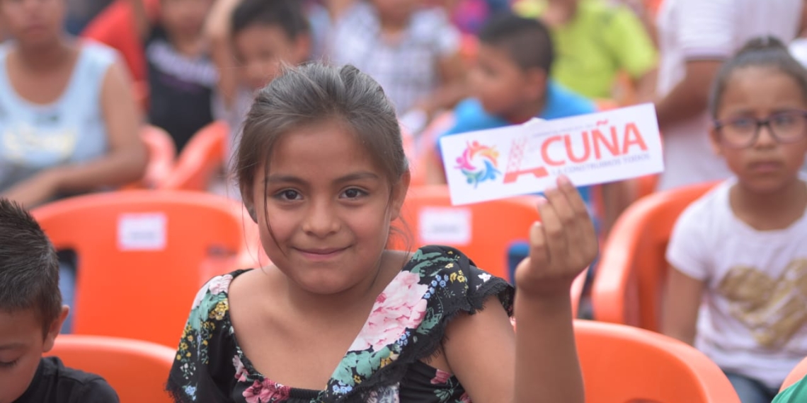 Entregan becas del programa “Sembrando Sueños”