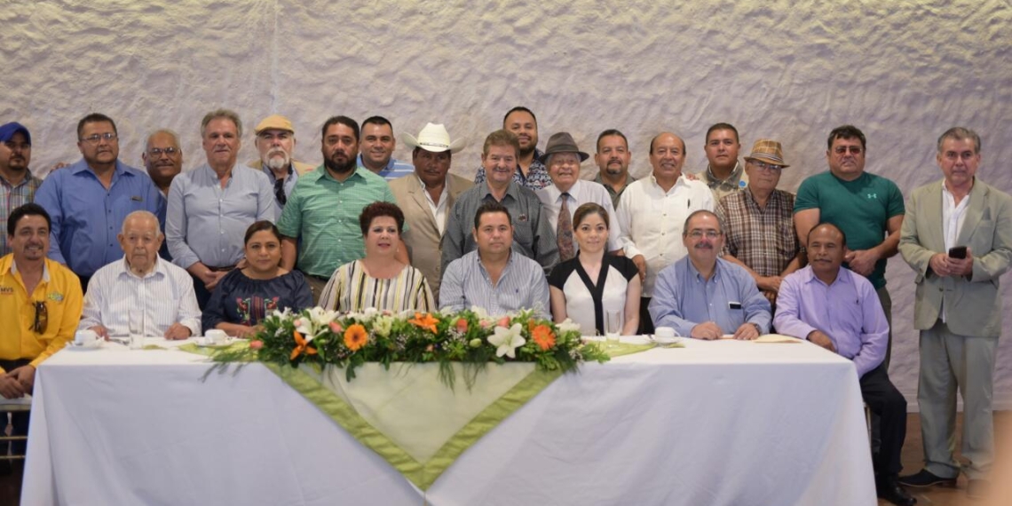 Ofrecen desayuno por el día de la Libertad de Expresión