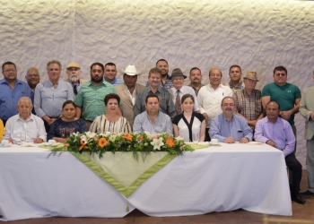 Ofrecen desayuno por el día de la Libertad de Expresión  