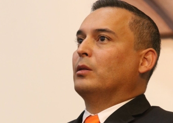 Proponen que funcionarios no contraten familiares o amigos