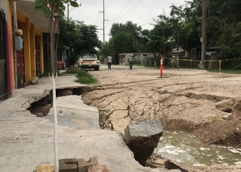 Se hunde colonia La Esperanza, evacuan familias