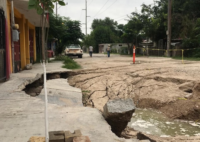 Se hunde colonia La Esperanza, evacuan familias