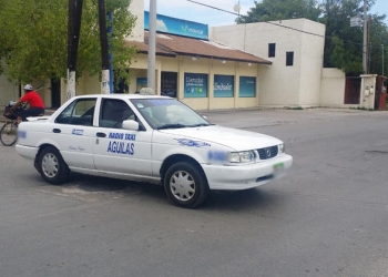 Por establecer tarifa de taxis